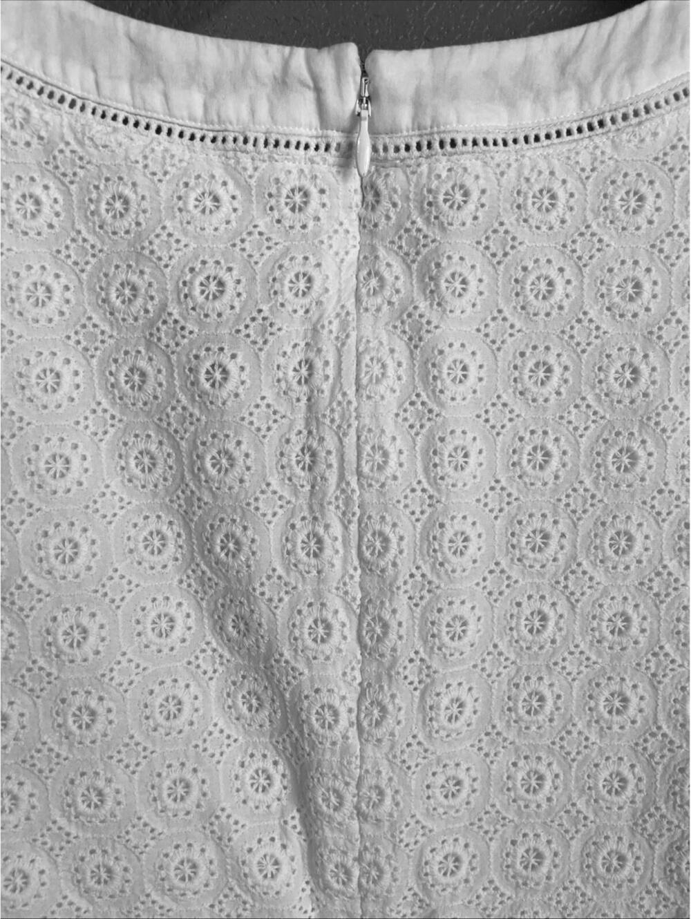 CAbi Lizzie Dress Size 8 Eyelet Lace Tie Front Sleeveless White Knee Length READ - Picture 5 of 6